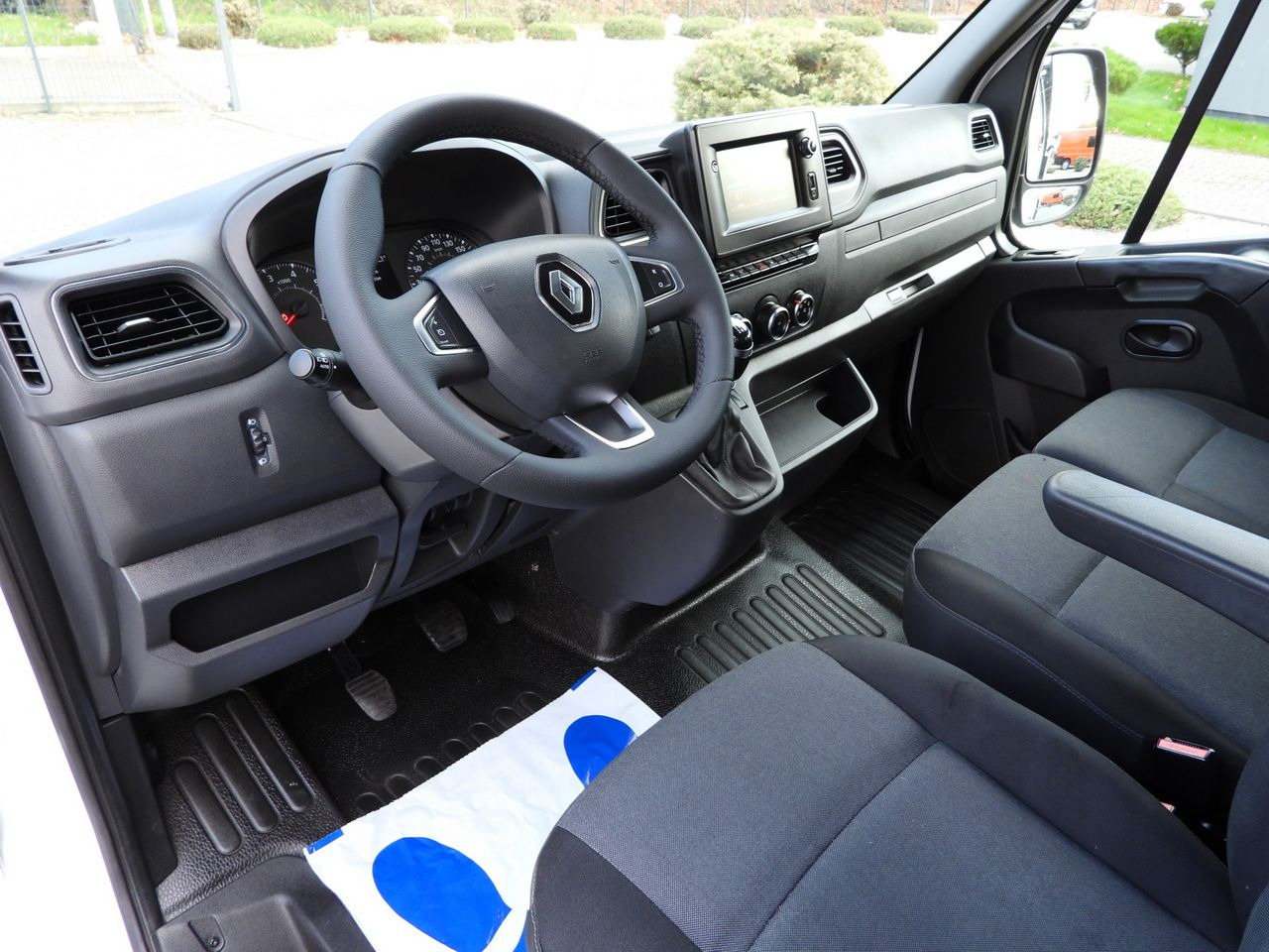 RENAULT MASTER TIPPER DOUBLE CABIN DOKA 7 SEATS CRUISE CONTROL NAVIGATION LED LIGHTS AIR CONDITIONING 145HP - Mali kamion kiper: slika RENAULT MASTER TIPPER DOUBLE CABIN DOKA 7 SEATS CRUISE CONTROL NAVIGATION LED LIGHTS AIR CONDITIONING 145HP - Mali kamion kiper RENAULT MASTER TIPPER DOUBLE CABIN DOKA 7 SEATS CRUISE CONTROL NAVIGATION LED LIGHTS AIR CONDITIONING 145HP - Mali kamion kiper: slika RENAULT MASTER TIPPER DOUBLE CABIN DOKA 7 SEATS CRUISE CONTROL NAVIGATION LED LIGHTS AIR CONDITIONING 145HP - Mali kamion kiper