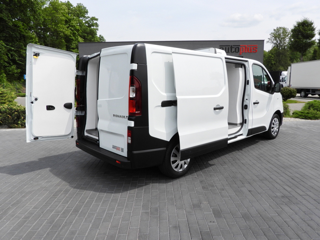 RENAULT TRAFIC REFRIGERATOR VAN 0*C CRUISE CONTROL LED LIGHTS AIR CONDITIONING 120HP - Dostavno vozilo hladnjača: slika RENAULT TRAFIC REFRIGERATOR VAN 0*C CRUISE CONTROL LED LIGHTS AIR CONDITIONING 120HP - Dostavno vozilo hladnjača RENAULT TRAFIC REFRIGERATOR VAN 0*C CRUISE CONTROL LED LIGHTS AIR CONDITIONING 120HP - Dostavno vozilo hladnjača: slika RENAULT TRAFIC REFRIGERATOR VAN 0*C CRUISE CONTROL LED LIGHTS AIR CONDITIONING 120HP - Dostavno vozilo hladnjača