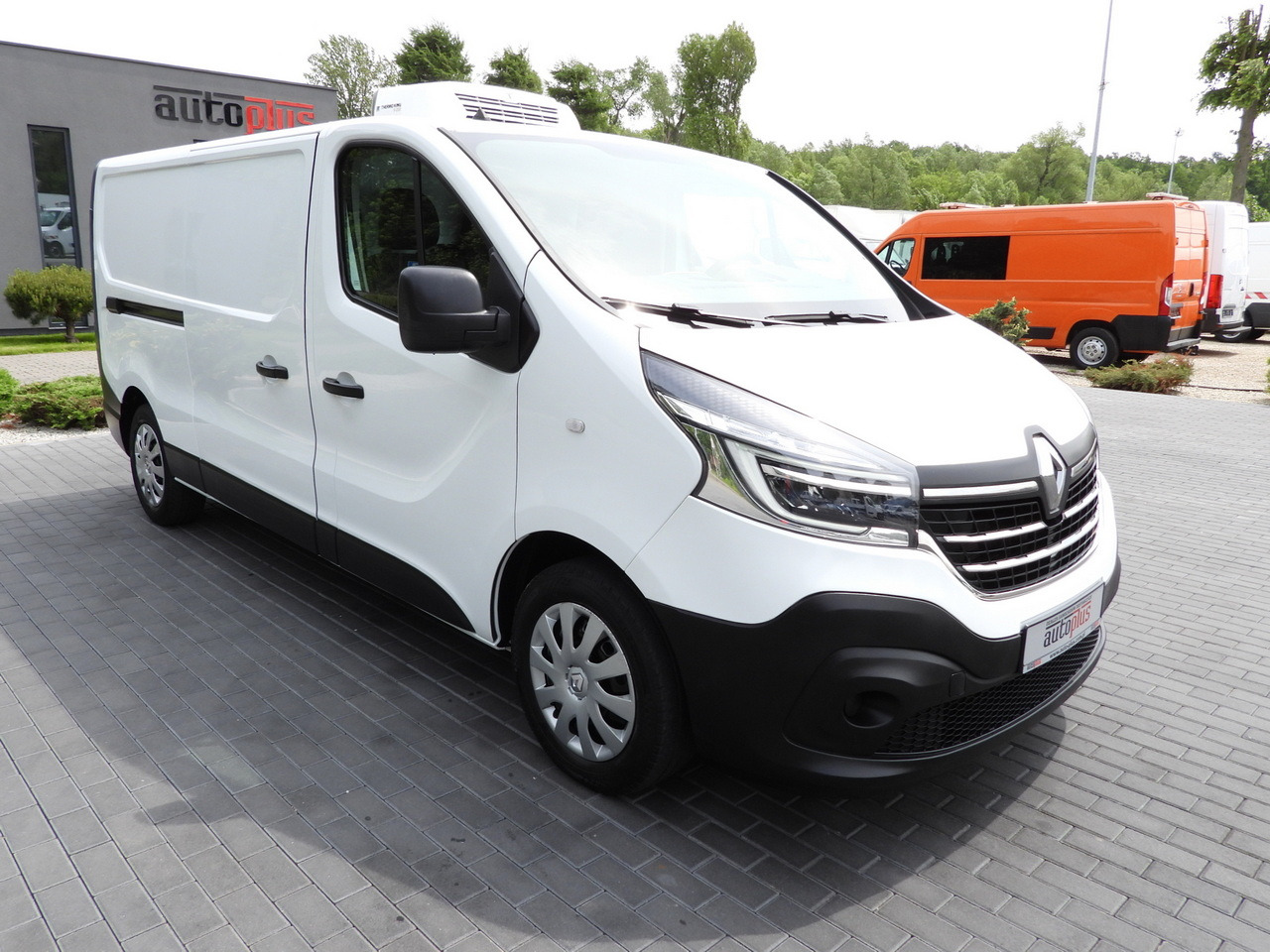 RENAULT TRAFIC REFRIGERATOR VAN 0*C CRUISE CONTROL LED LIGHTS AIR CONDITIONING 120HP - Dostavno vozilo hladnjača: slika RENAULT TRAFIC REFRIGERATOR VAN 0*C CRUISE CONTROL LED LIGHTS AIR CONDITIONING 120HP - Dostavno vozilo hladnjača RENAULT TRAFIC REFRIGERATOR VAN 0*C CRUISE CONTROL LED LIGHTS AIR CONDITIONING 120HP - Dostavno vozilo hladnjača: slika RENAULT TRAFIC REFRIGERATOR VAN 0*C CRUISE CONTROL LED LIGHTS AIR CONDITIONING 120HP - Dostavno vozilo hladnjača