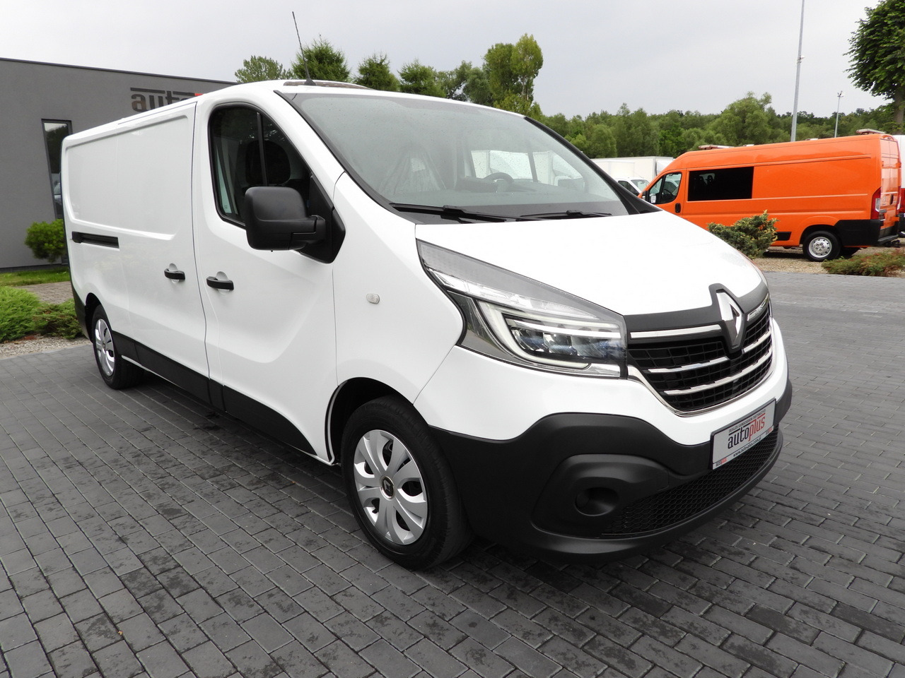 RENAULT TRAFIC REFRIGERATOR VAN -5*C POWER SUPPLY 230V CRUISE CONTROL LED LIGHTS AIR CONDITIONING 120HP - Dostavno vozilo hladnjača: slika RENAULT TRAFIC REFRIGERATOR VAN -5*C POWER SUPPLY 230V CRUISE CONTROL LED LIGHTS AIR CONDITIONING 120HP - Dostavno vozilo hladnjača RENAULT TRAFIC REFRIGERATOR VAN -5*C POWER SUPPLY 230V CRUISE CONTROL LED LIGHTS AIR CONDITIONING 120HP - Dostavno vozilo hladnjača: slika RENAULT TRAFIC REFRIGERATOR VAN -5*C POWER SUPPLY 230V CRUISE CONTROL LED LIGHTS AIR CONDITIONING 120HP - Dostavno vozilo hladnjača