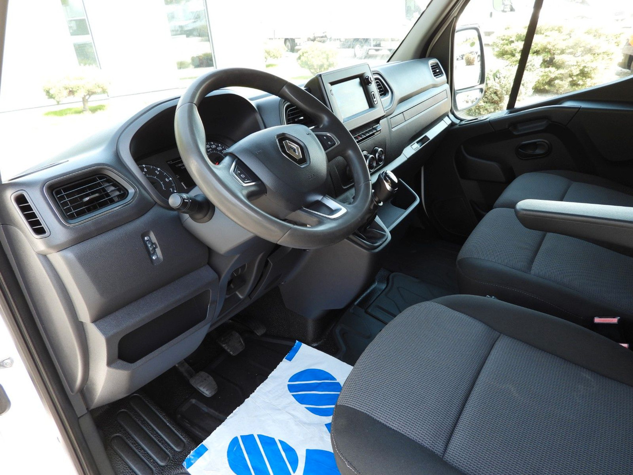 Renault MASTER KOFFER AUFZUG 8 PALETTEN TEMPOMAT NAVI - Dostavno vozilo sa zatvorenim sandukom: slika Renault MASTER KOFFER AUFZUG 8 PALETTEN TEMPOMAT NAVI - Dostavno vozilo sa zatvorenim sandukom Renault MASTER KOFFER AUFZUG 8 PALETTEN TEMPOMAT NAVI - Dostavno vozilo sa zatvorenim sandukom: slika Renault MASTER KOFFER AUFZUG 8 PALETTEN TEMPOMAT NAVI - Dostavno vozilo sa zatvorenim sandukom