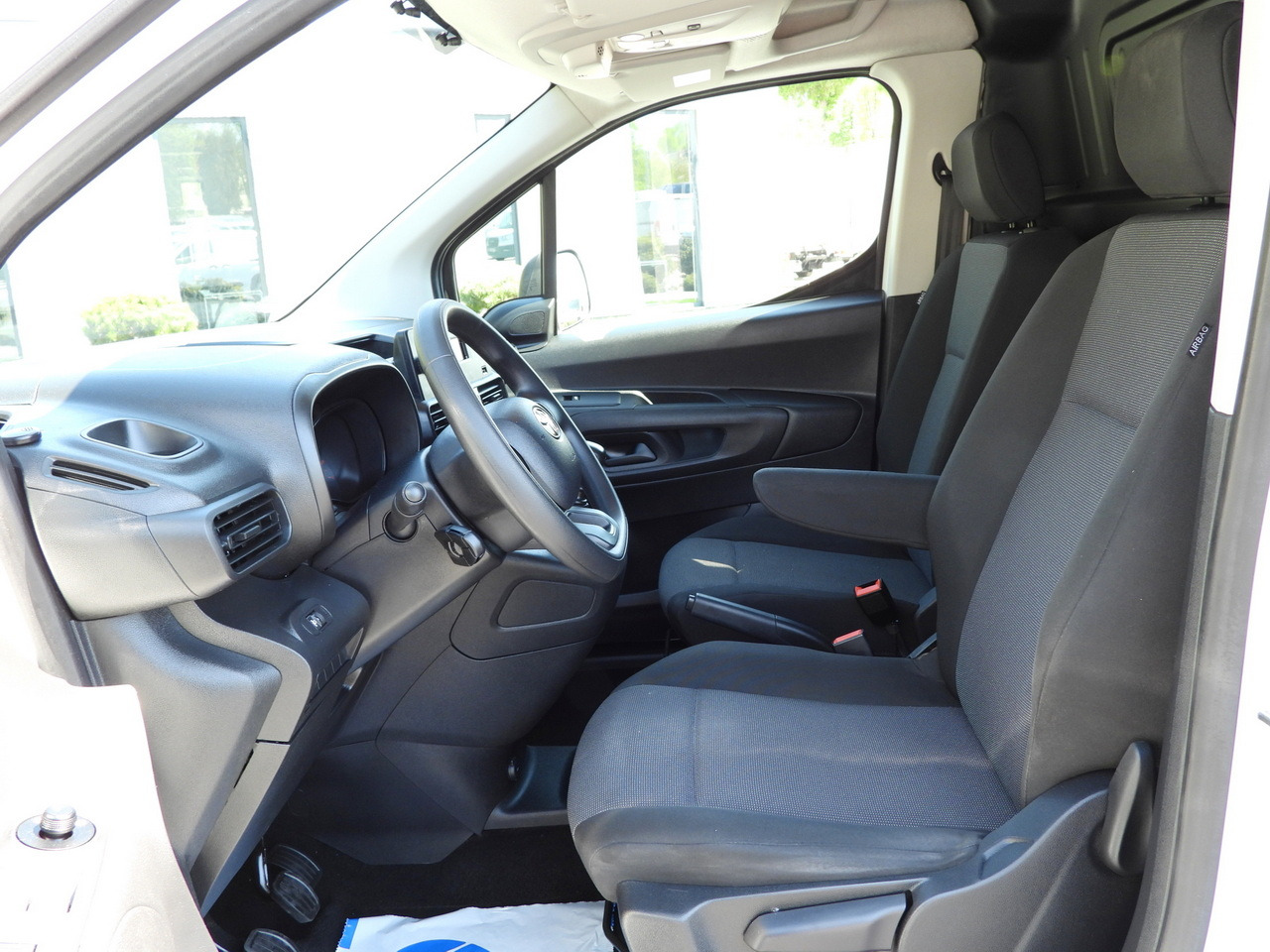 Dostavno vozilo hladnjača TOYOTA PROACE CITY REFRIGERATOR VAN -15*C POWER SUPPLY 230V CRUISE CONTROL AIR CONDITIONING 100HP: slika Dostavno vozilo hladnjača TOYOTA PROACE CITY REFRIGERATOR VAN -15*C POWER SUPPLY 230V CRUISE CONTROL AIR CONDITIONING 100HP Dostavno vozilo hladnjača TOYOTA PROACE CITY REFRIGERATOR VAN -15*C POWER SUPPLY 230V CRUISE CONTROL AIR CONDITIONING 100HP: slika Dostavno vozilo hladnjača TOYOTA PROACE CITY REFRIGERATOR VAN -15*C POWER SUPPLY 230V CRUISE CONTROL AIR CONDITIONING 100HP