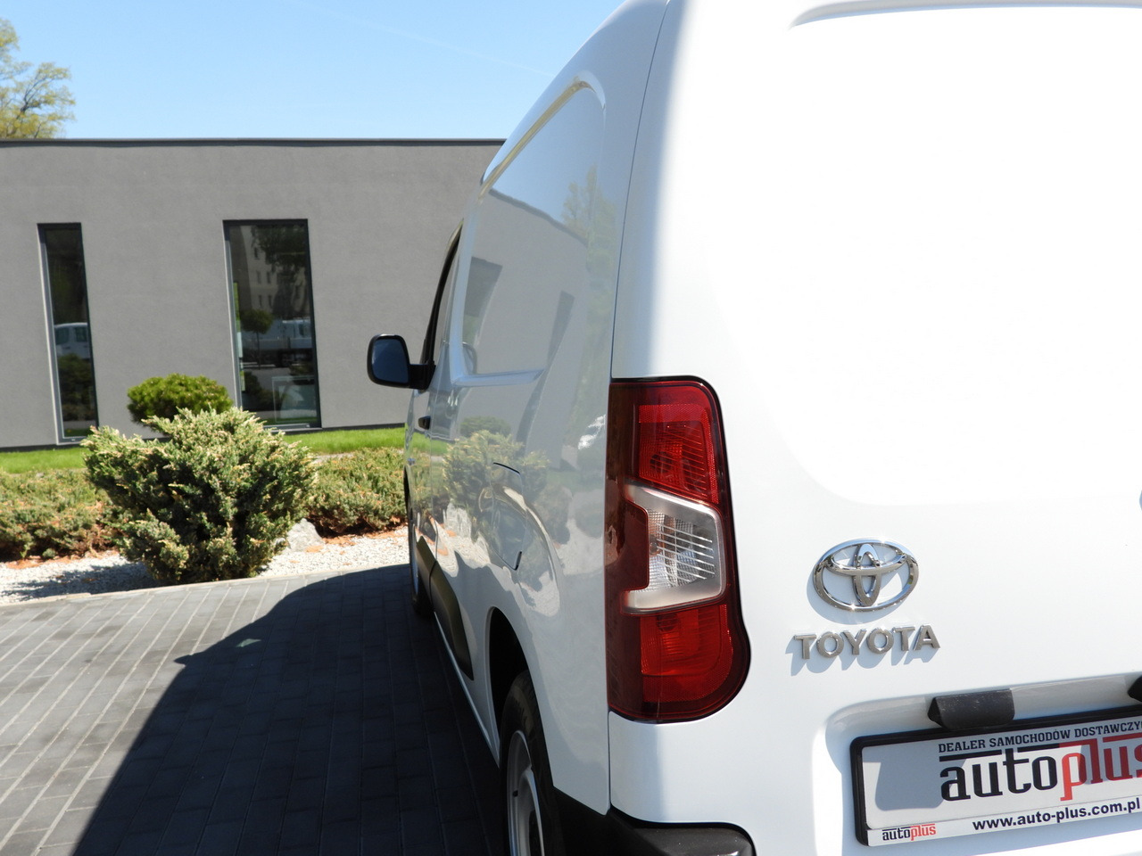 Dostavno vozilo hladnjača TOYOTA PROACE CITY REFRIGERATOR VAN -15*C POWER SUPPLY 230V CRUISE CONTROL AIR CONDITIONING 100HP: slika Dostavno vozilo hladnjača TOYOTA PROACE CITY REFRIGERATOR VAN -15*C POWER SUPPLY 230V CRUISE CONTROL AIR CONDITIONING 100HP Dostavno vozilo hladnjača TOYOTA PROACE CITY REFRIGERATOR VAN -15*C POWER SUPPLY 230V CRUISE CONTROL AIR CONDITIONING 100HP: slika Dostavno vozilo hladnjača TOYOTA PROACE CITY REFRIGERATOR VAN -15*C POWER SUPPLY 230V CRUISE CONTROL AIR CONDITIONING 100HP