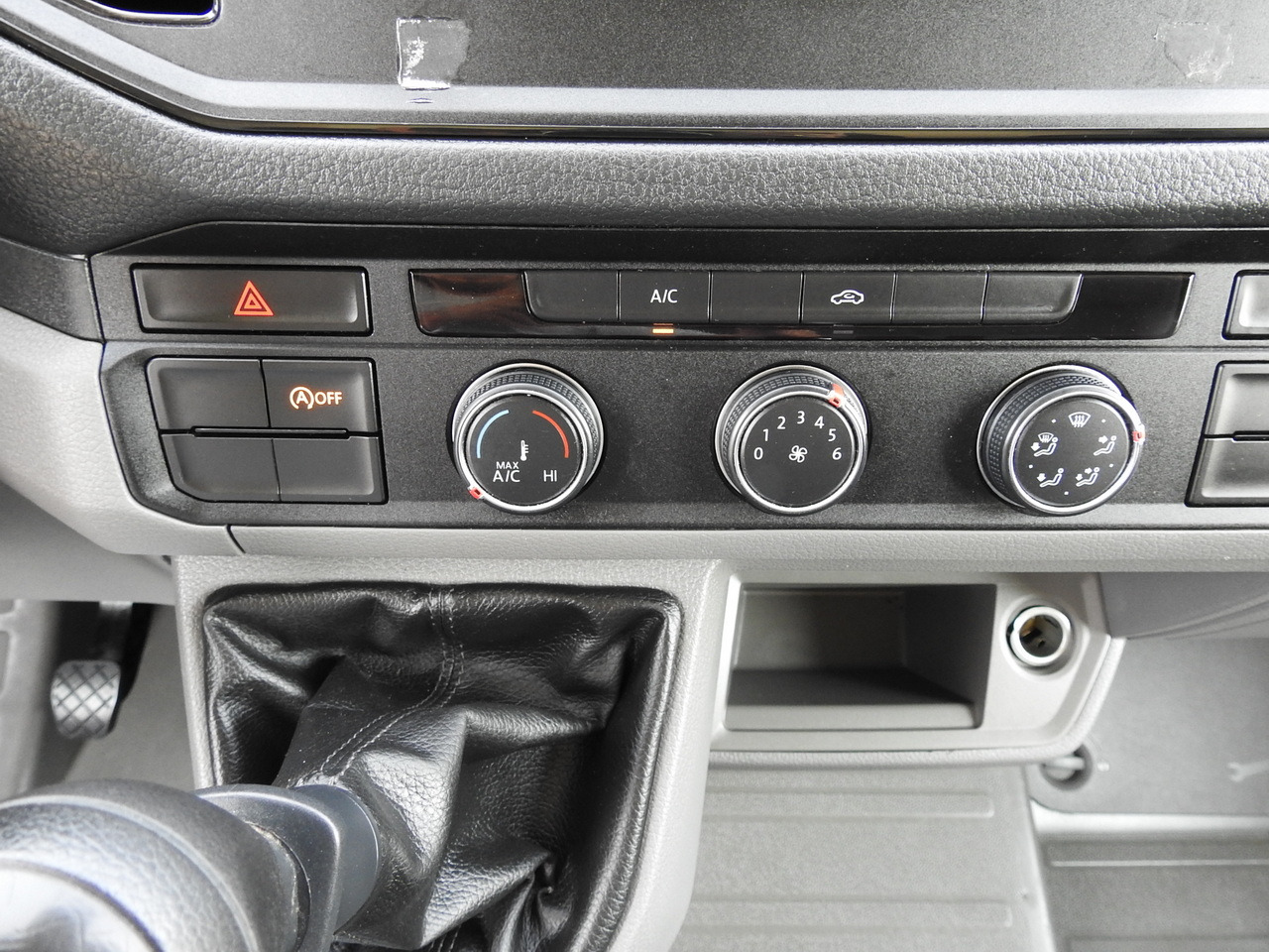 Dostavno vozilo s ceradom VOLKSWAGEN CRAFTER TARPAULIN 10 PALLETS WEBASTO CRUISE CONTROL AIR CONDITIONING LED LIGHTS  180HP: slika Dostavno vozilo s ceradom VOLKSWAGEN CRAFTER TARPAULIN 10 PALLETS WEBASTO CRUISE CONTROL AIR CONDITIONING LED LIGHTS  180HP
