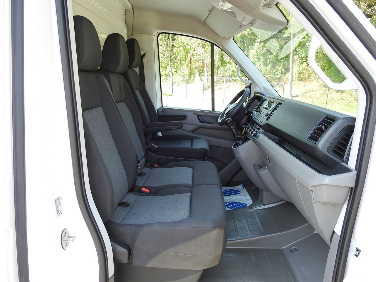Dostavno vozilo s ceradom VOLKSWAGEN CRAFTER TARPAULIN 10 PALLETS WEBASTO CRUISE CONTROL AIR CONDITIONING LED LIGHTS  180HP: slika Dostavno vozilo s ceradom VOLKSWAGEN CRAFTER TARPAULIN 10 PALLETS WEBASTO CRUISE CONTROL AIR CONDITIONING LED LIGHTS  180HP