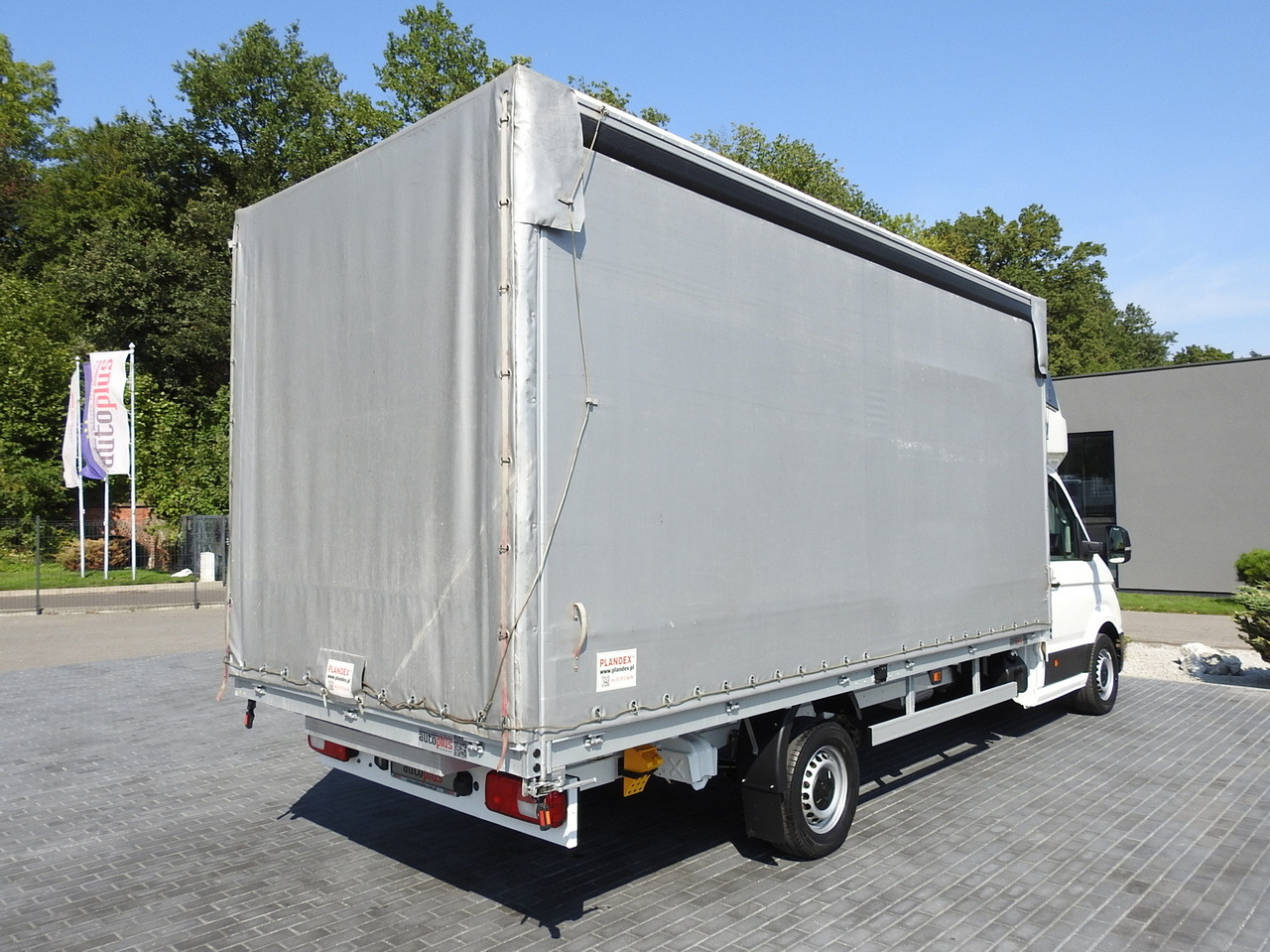 Dostavno vozilo s ceradom VOLKSWAGEN CRAFTER TARPAULIN 10 PALLETS WEBASTO CRUISE CONTROL AIR CONDITIONING LED LIGHTS  180HP: slika Dostavno vozilo s ceradom VOLKSWAGEN CRAFTER TARPAULIN 10 PALLETS WEBASTO CRUISE CONTROL AIR CONDITIONING LED LIGHTS  180HP