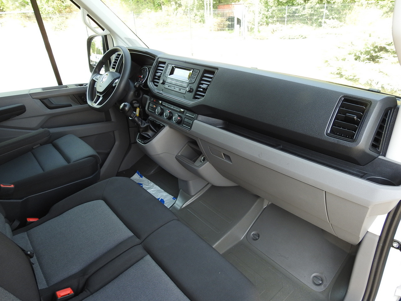 Dostavno vozilo s ceradom VOLKSWAGEN CRAFTER TARPAULIN 10 PALLETS WEBASTO CRUISE CONTROL AIR CONDITIONING LED LIGHTS  180HP: slika Dostavno vozilo s ceradom VOLKSWAGEN CRAFTER TARPAULIN 10 PALLETS WEBASTO CRUISE CONTROL AIR CONDITIONING LED LIGHTS  180HP