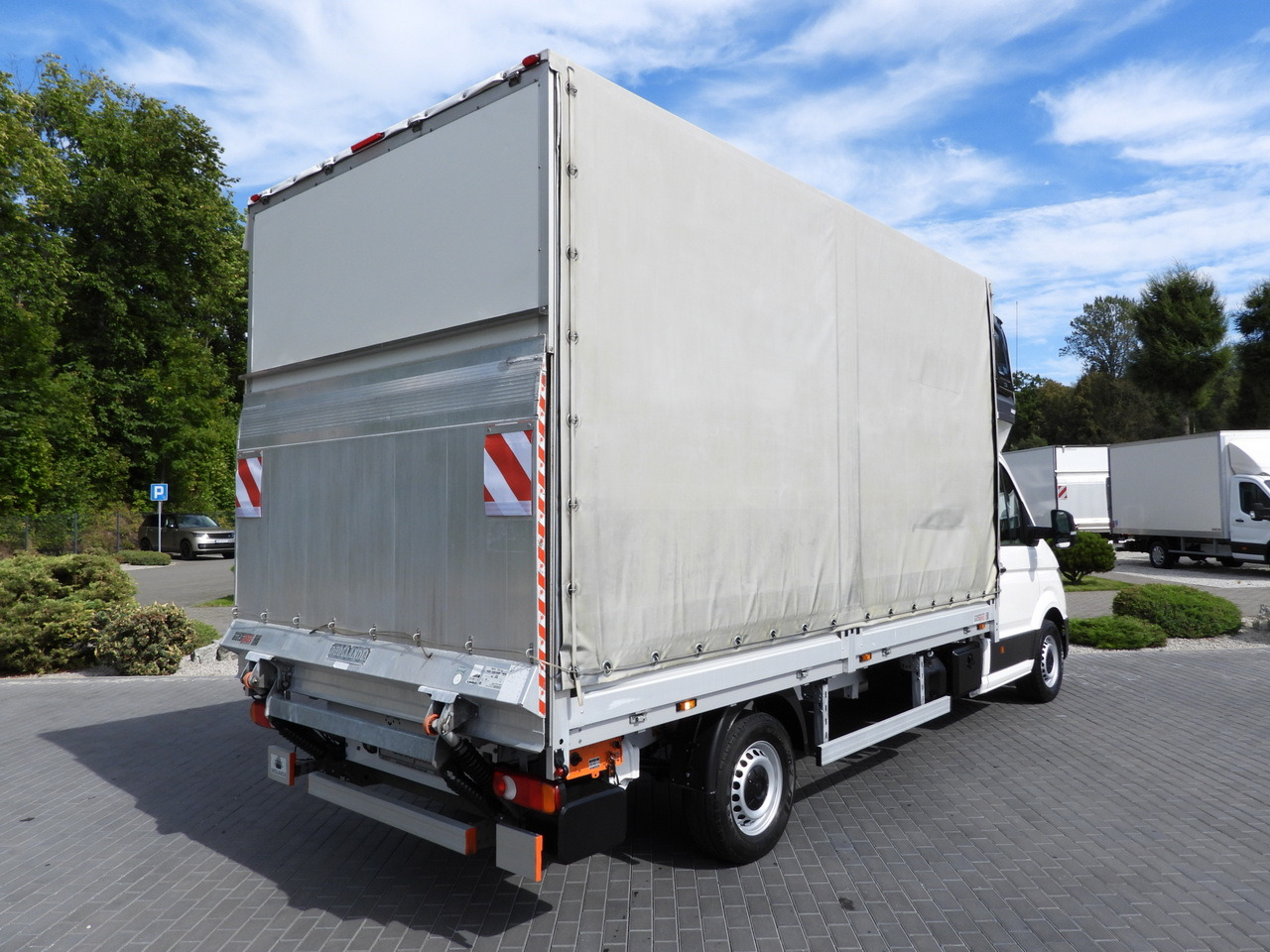 VOLKSWAGEN CRAFTER TARPAULIN LIFT 8 PALLETS WEBASTO CRUISE CONTROL LED LIGHTS AIR CONDITIONING 180HP - Dostavno vozilo s ceradom: slika VOLKSWAGEN CRAFTER TARPAULIN LIFT 8 PALLETS WEBASTO CRUISE CONTROL LED LIGHTS AIR CONDITIONING 180HP - Dostavno vozilo s ceradom VOLKSWAGEN CRAFTER TARPAULIN LIFT 8 PALLETS WEBASTO CRUISE CONTROL LED LIGHTS AIR CONDITIONING 180HP - Dostavno vozilo s ceradom: slika VOLKSWAGEN CRAFTER TARPAULIN LIFT 8 PALLETS WEBASTO CRUISE CONTROL LED LIGHTS AIR CONDITIONING 180HP - Dostavno vozilo s ceradom