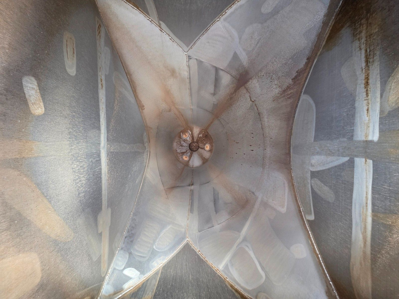 Silos poluprikolica Feldbinder EUT 58.2 / 58 m3: slika Silos poluprikolica Feldbinder EUT 58.2 / 58 m3 Silos poluprikolica Feldbinder EUT 58.2 / 58 m3: slika Silos poluprikolica Feldbinder EUT 58.2 / 58 m3