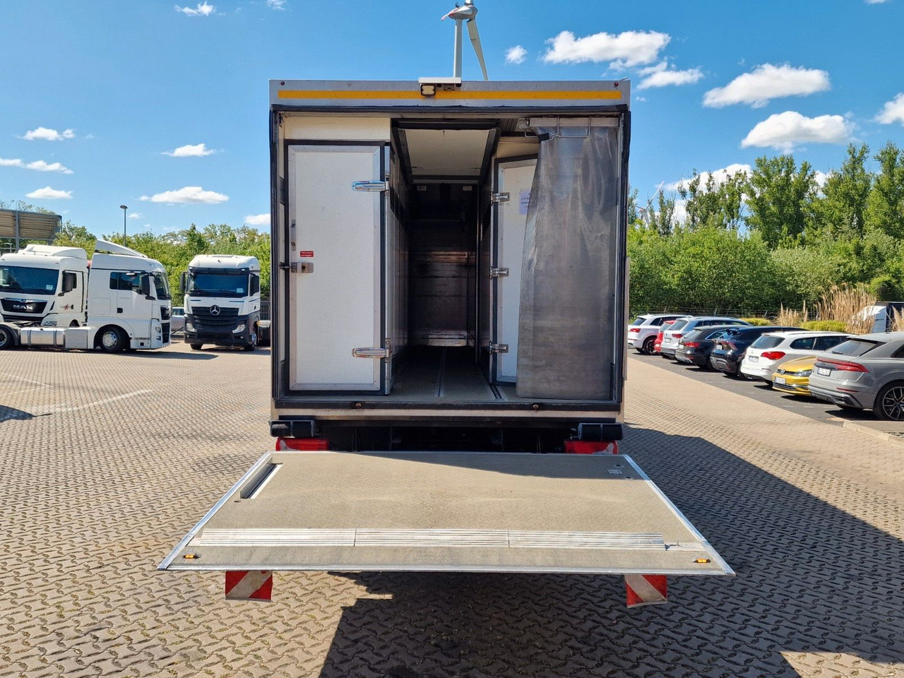 Kamion hladnjača MAN TGM 18.290 4X2 LL / Ldbw / Carrier Supra 1250Mt: slika Kamion hladnjača MAN TGM 18.290 4X2 LL / Ldbw / Carrier Supra 1250Mt Kamion hladnjača MAN TGM 18.290 4X2 LL / Ldbw / Carrier Supra 1250Mt: slika Kamion hladnjača MAN TGM 18.290 4X2 LL / Ldbw / Carrier Supra 1250Mt