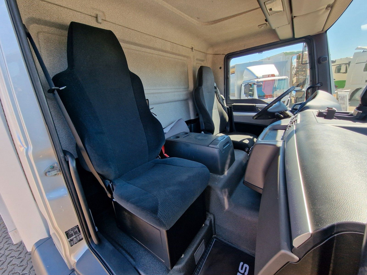 Kamion hladnjača MAN TGM 18.290 4X2 LL / Ldbw / Carrier Supra 1250Mt: slika Kamion hladnjača MAN TGM 18.290 4X2 LL / Ldbw / Carrier Supra 1250Mt Kamion hladnjača MAN TGM 18.290 4X2 LL / Ldbw / Carrier Supra 1250Mt: slika Kamion hladnjača MAN TGM 18.290 4X2 LL / Ldbw / Carrier Supra 1250Mt