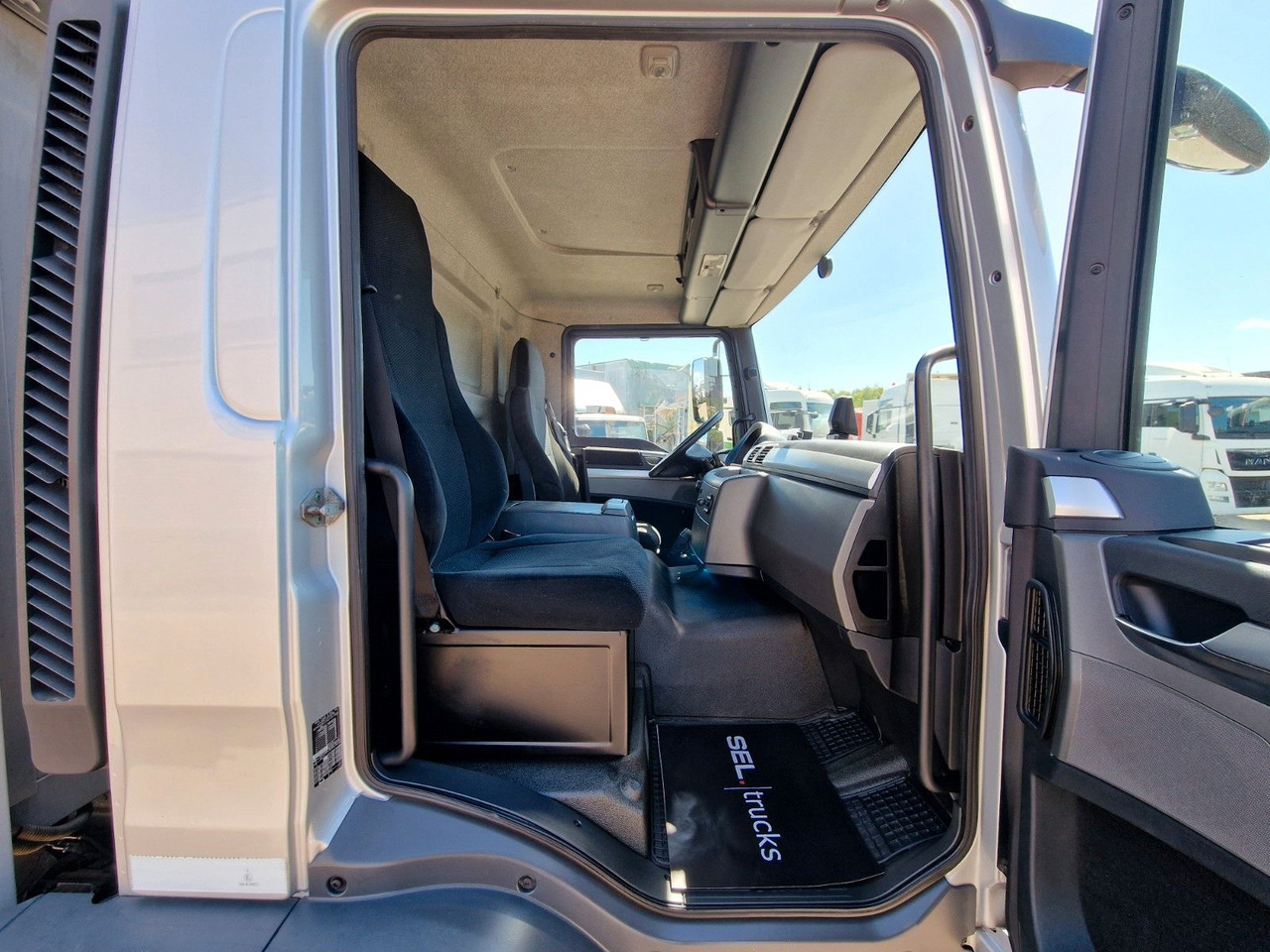 Kamion hladnjača MAN TGM 18.290 4X2 LL / Ldbw / Carrier Supra 1250Mt: slika Kamion hladnjača MAN TGM 18.290 4X2 LL / Ldbw / Carrier Supra 1250Mt Kamion hladnjača MAN TGM 18.290 4X2 LL / Ldbw / Carrier Supra 1250Mt: slika Kamion hladnjača MAN TGM 18.290 4X2 LL / Ldbw / Carrier Supra 1250Mt