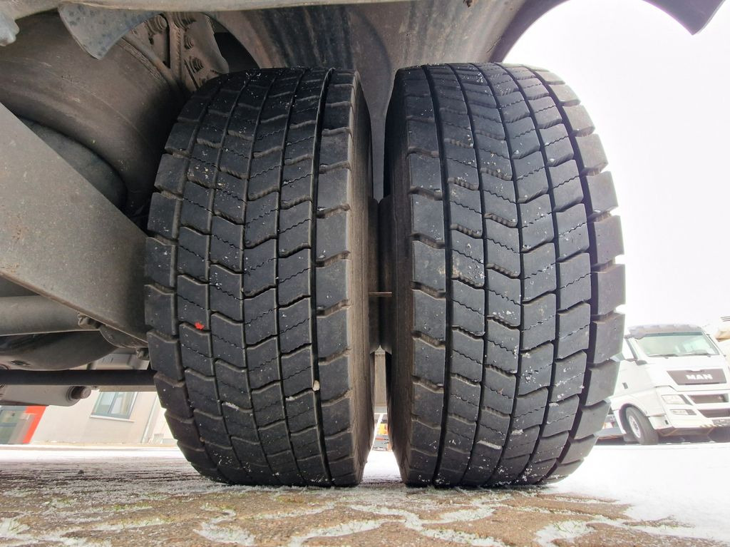 Kamion s ceradom Mercedes-Benz Antos 1840: slika Kamion s ceradom Mercedes-Benz Antos 1840