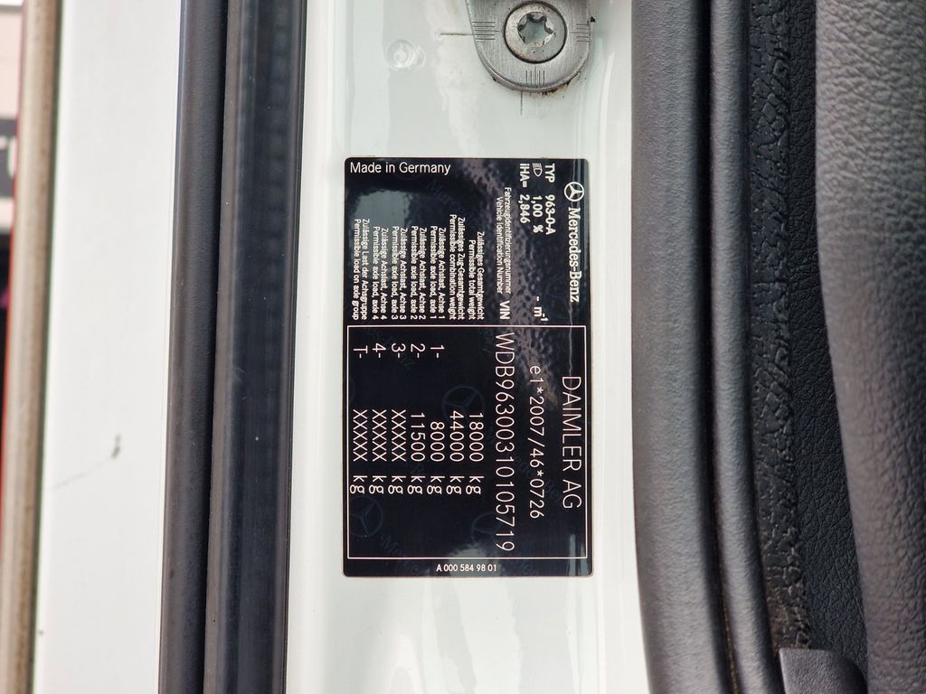 Kamion s ceradom Mercedes-Benz Antos 1840: slika Kamion s ceradom Mercedes-Benz Antos 1840