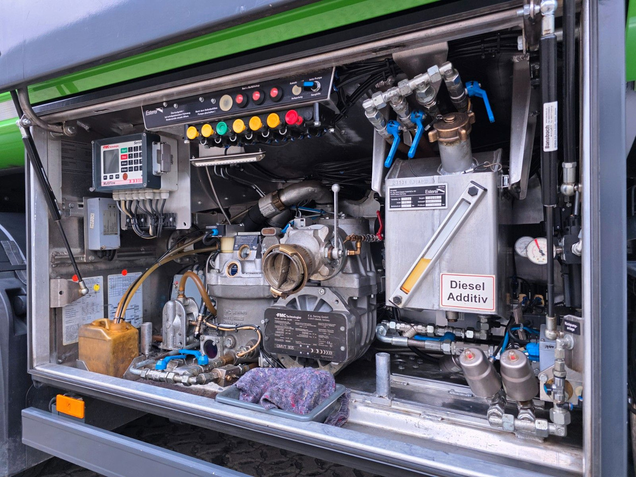 Kamion cisterna Mercedes-Benz Antos 2643 / Ret. / ADR AT / Lenkachse /KOMPLETT: slika Kamion cisterna Mercedes-Benz Antos 2643 / Ret. / ADR AT / Lenkachse /KOMPLETT Kamion cisterna Mercedes-Benz Antos 2643 / Ret. / ADR AT / Lenkachse /KOMPLETT: slika Kamion cisterna Mercedes-Benz Antos 2643 / Ret. / ADR AT / Lenkachse /KOMPLETT