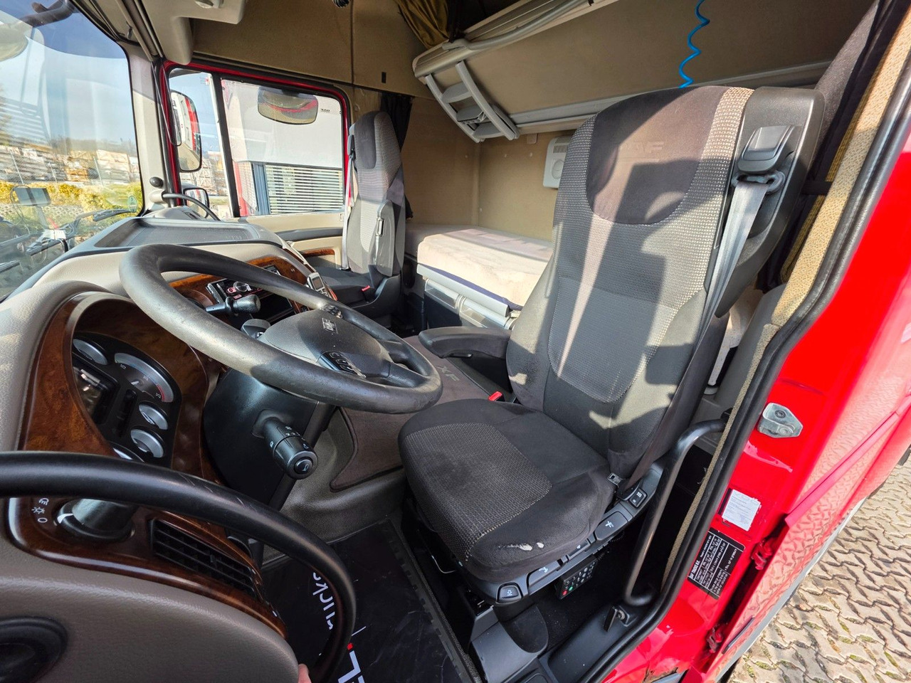 Tegljač DAF XF 105.460 / ZF Intarder / Standklimaanlage: slika Tegljač DAF XF 105.460 / ZF Intarder / Standklimaanlage Tegljač DAF XF 105.460 / ZF Intarder / Standklimaanlage: slika Tegljač DAF XF 105.460 / ZF Intarder / Standklimaanlage