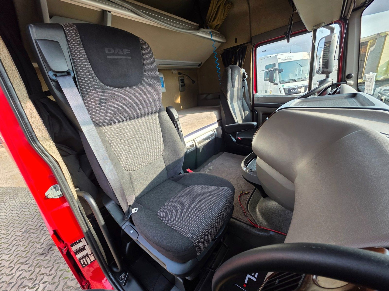 Tegljač DAF XF 105.460 / ZF Intarder / Standklimaanlage: slika Tegljač DAF XF 105.460 / ZF Intarder / Standklimaanlage Tegljač DAF XF 105.460 / ZF Intarder / Standklimaanlage: slika Tegljač DAF XF 105.460 / ZF Intarder / Standklimaanlage