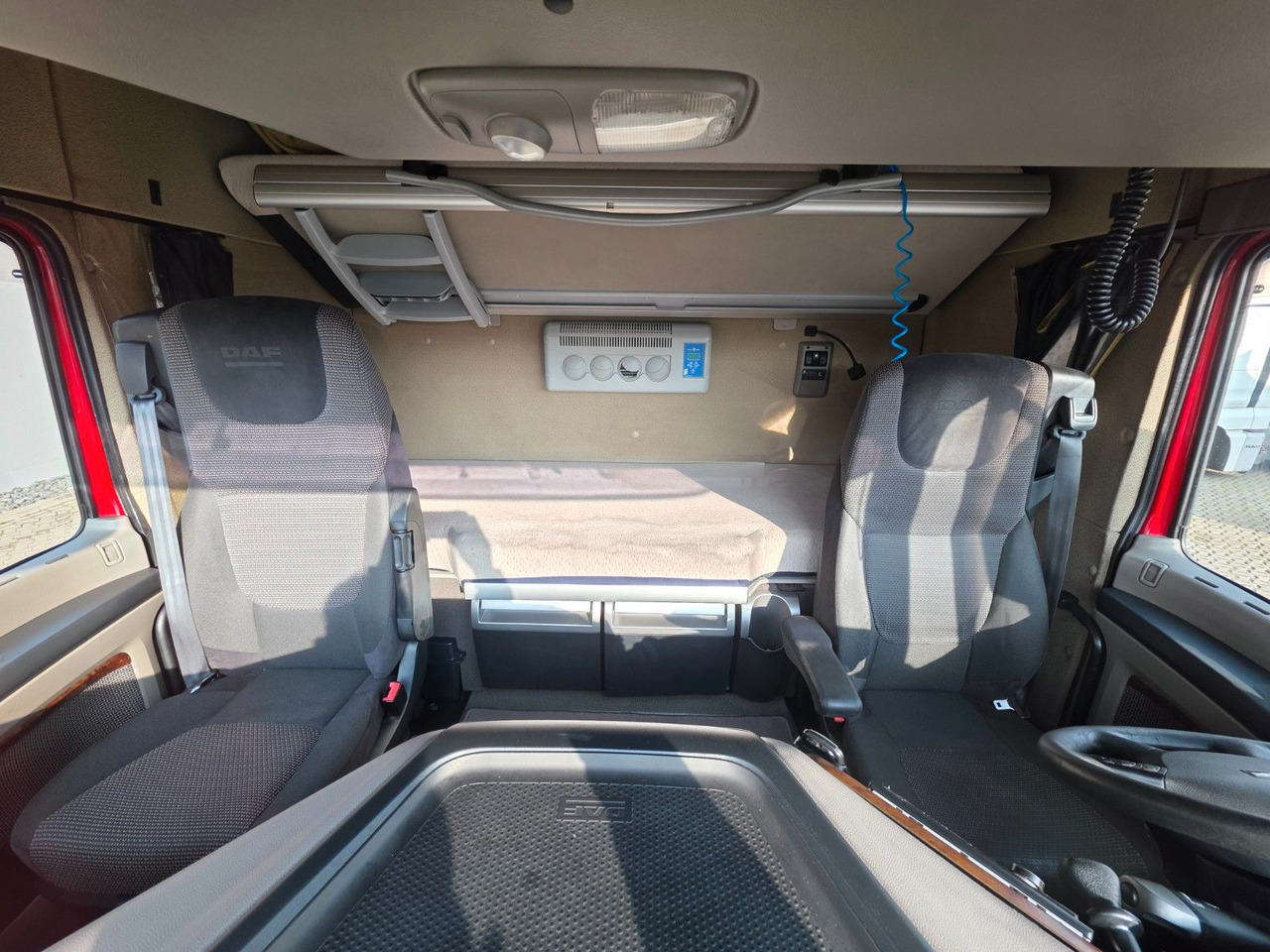 Tegljač DAF XF 105.460 / ZF Intarder / Standklimaanlage: slika Tegljač DAF XF 105.460 / ZF Intarder / Standklimaanlage Tegljač DAF XF 105.460 / ZF Intarder / Standklimaanlage: slika Tegljač DAF XF 105.460 / ZF Intarder / Standklimaanlage