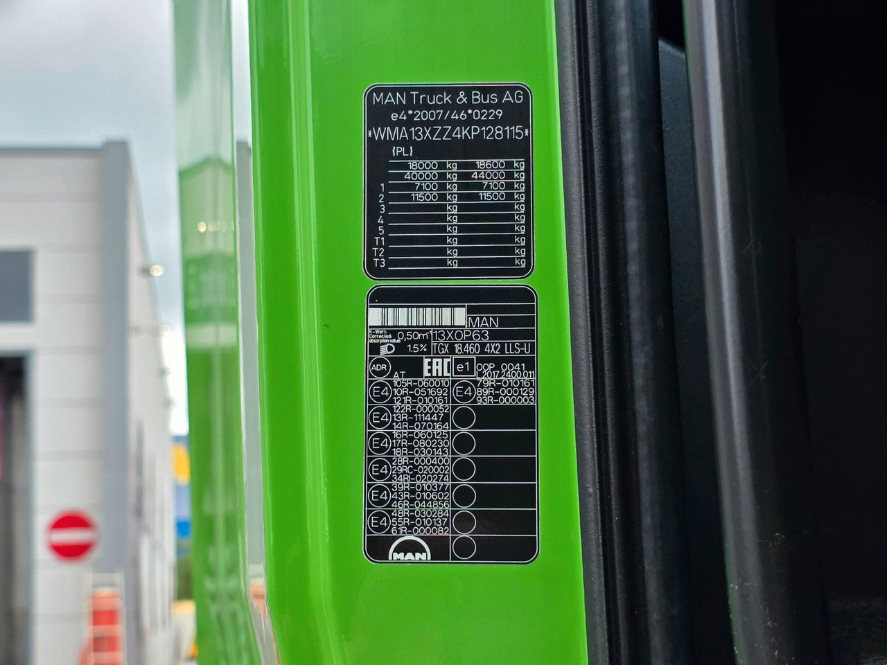 Tegljač MAN TGX 18.460 4X2 LLS-U /Retarder /2 Tanks /ADR  AT: slika Tegljač MAN TGX 18.460 4X2 LLS-U /Retarder /2 Tanks /ADR  AT Tegljač MAN TGX 18.460 4X2 LLS-U /Retarder /2 Tanks /ADR  AT: slika Tegljač MAN TGX 18.460 4X2 LLS-U /Retarder /2 Tanks /ADR  AT