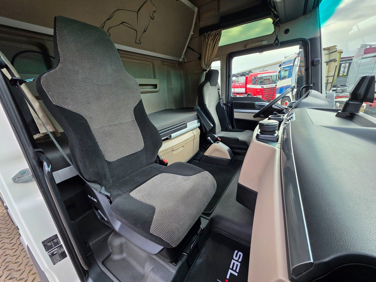 Tegljač MAN TGX 18.460 4X2 LLS-U / Retarder: slika Tegljač MAN TGX 18.460 4X2 LLS-U / Retarder