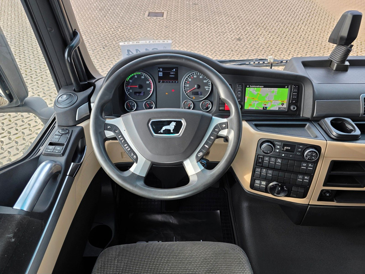 Tegljač MAN TGX 18.460 4X2 LLS-U / Retarder: slika Tegljač MAN TGX 18.460 4X2 LLS-U / Retarder