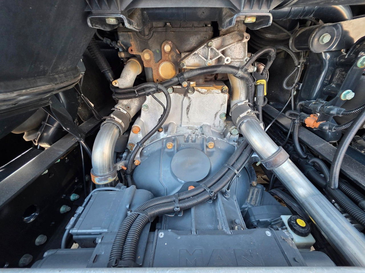 Tegljač MAN TGX 18.460 4X2 LLS-U / Retarder: slika Tegljač MAN TGX 18.460 4X2 LLS-U / Retarder