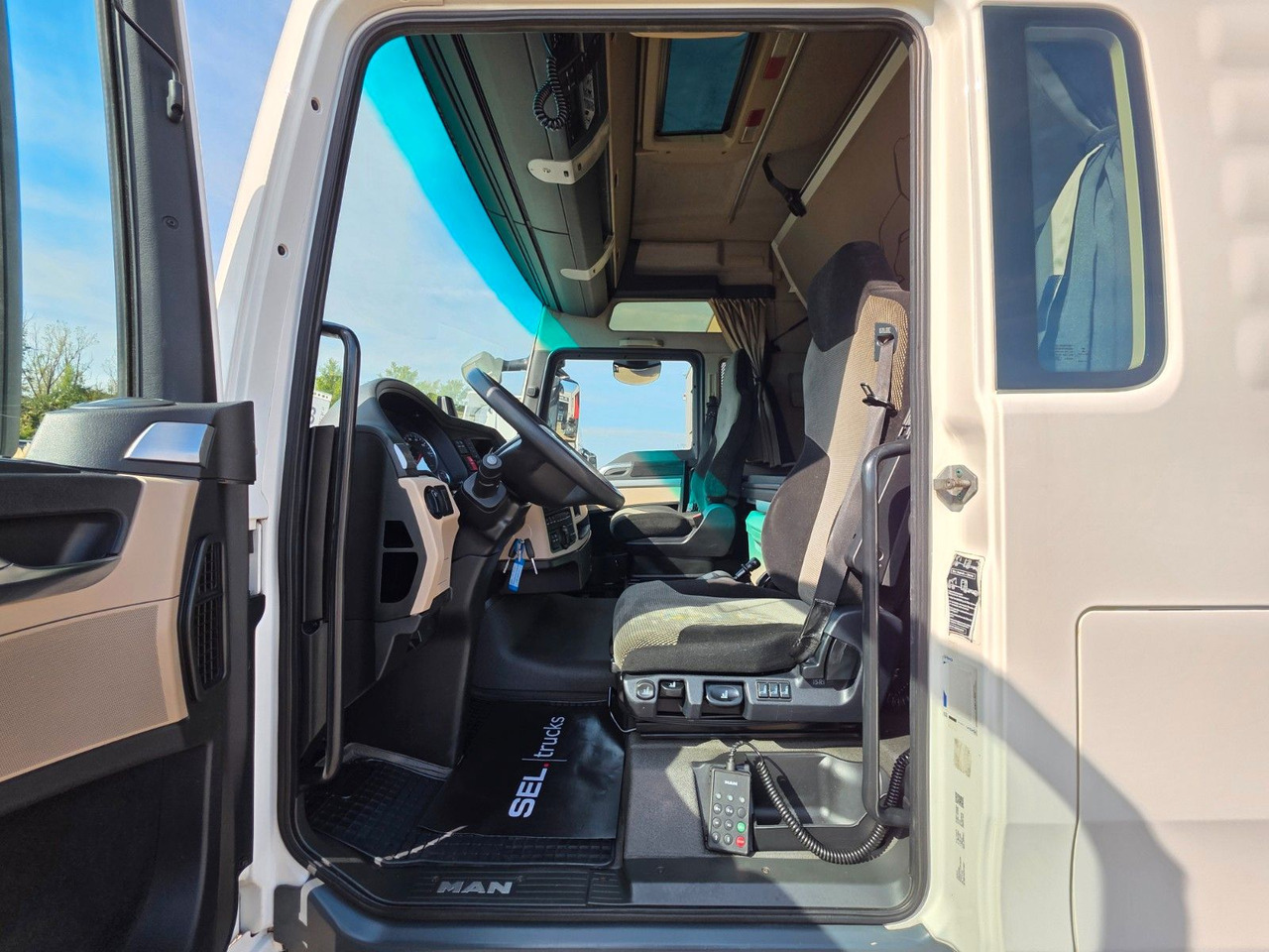 Tegljač MAN TGX 18.460 4X2 LLS-U / Retarder: slika Tegljač MAN TGX 18.460 4X2 LLS-U / Retarder