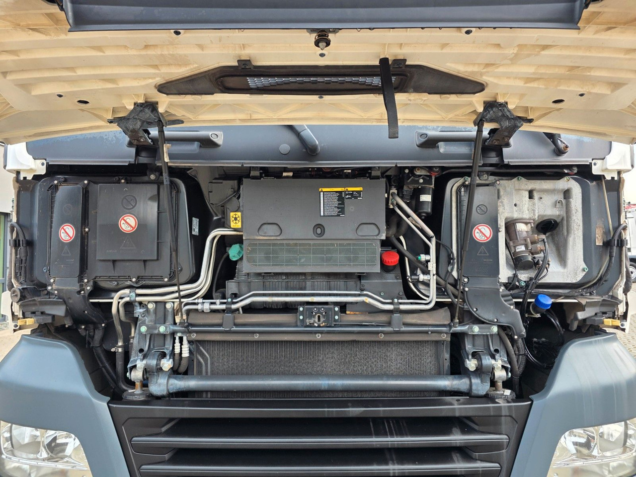 Tegljač MAN TGX 18.460 4X2 LLS-U / Retarder: slika Tegljač MAN TGX 18.460 4X2 LLS-U / Retarder