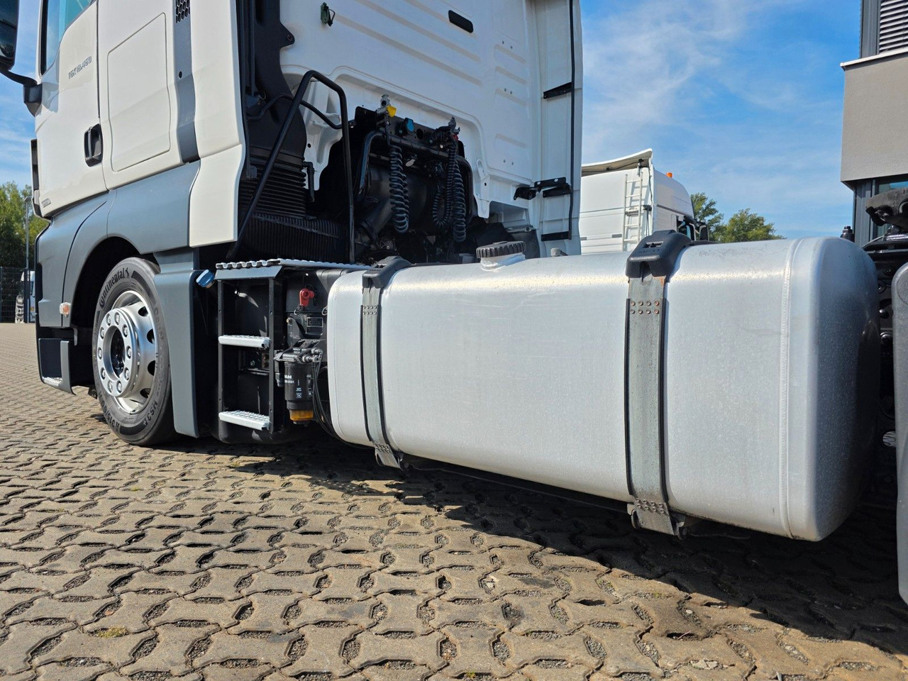 Tegljač MAN TGX 18.460 4X2 LLS-U / Retarder: slika Tegljač MAN TGX 18.460 4X2 LLS-U / Retarder