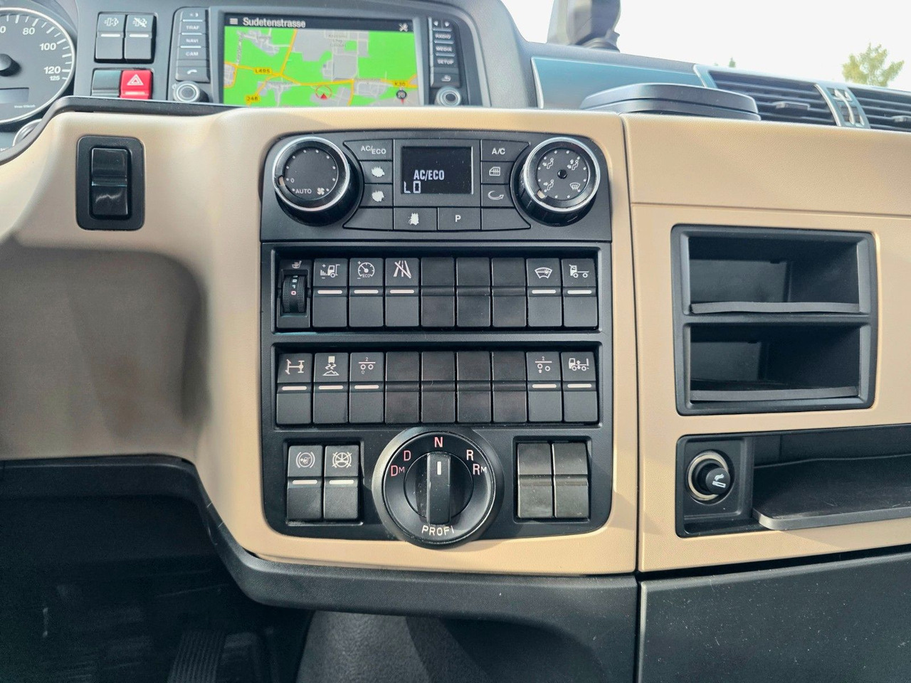 Tegljač MAN TGX 18.460 4X2 LLS-U / Retarder: slika Tegljač MAN TGX 18.460 4X2 LLS-U / Retarder