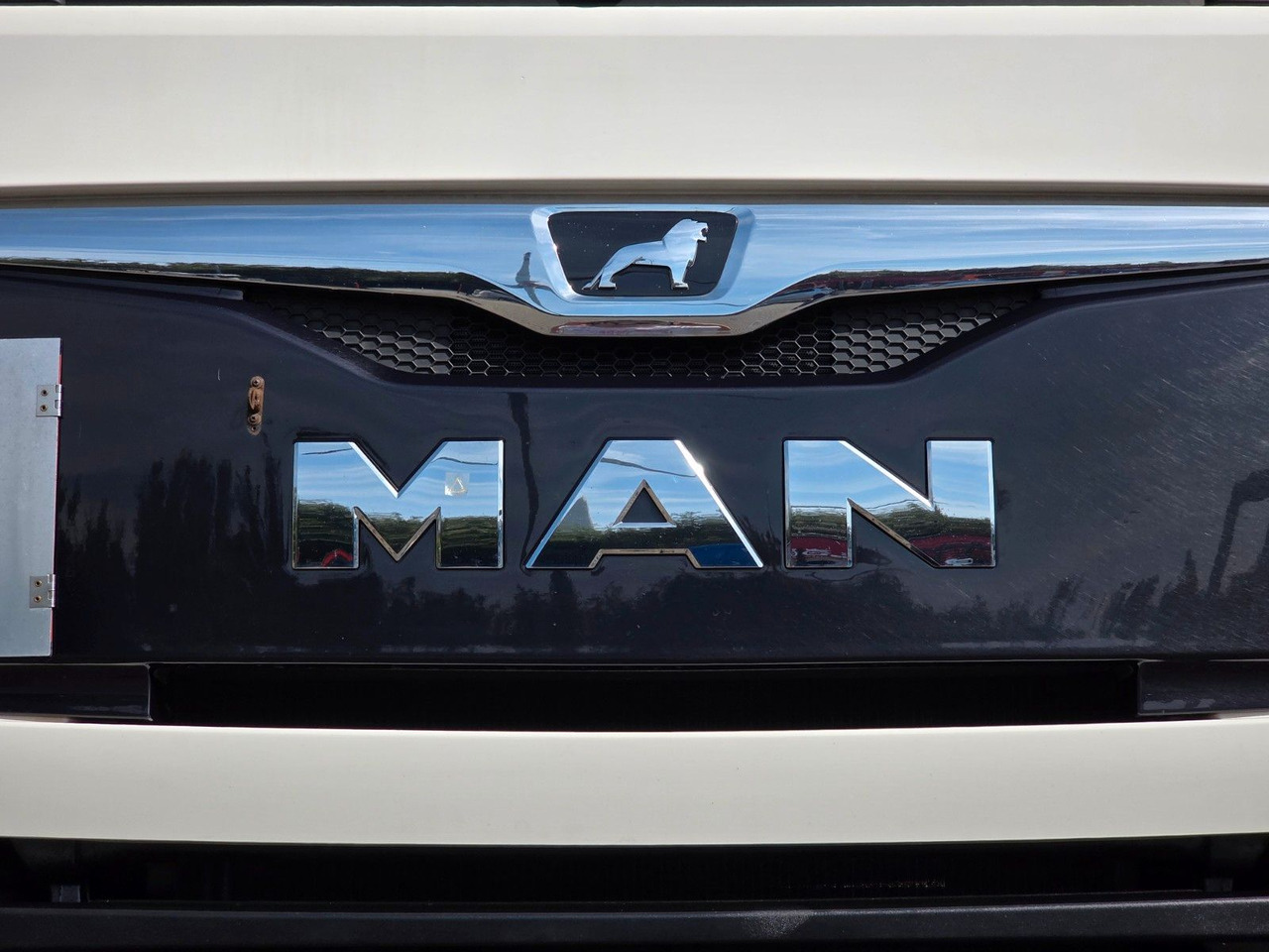 Tegljač MAN TGX 18.460 4X2 LLS-U / Retarder: slika Tegljač MAN TGX 18.460 4X2 LLS-U / Retarder