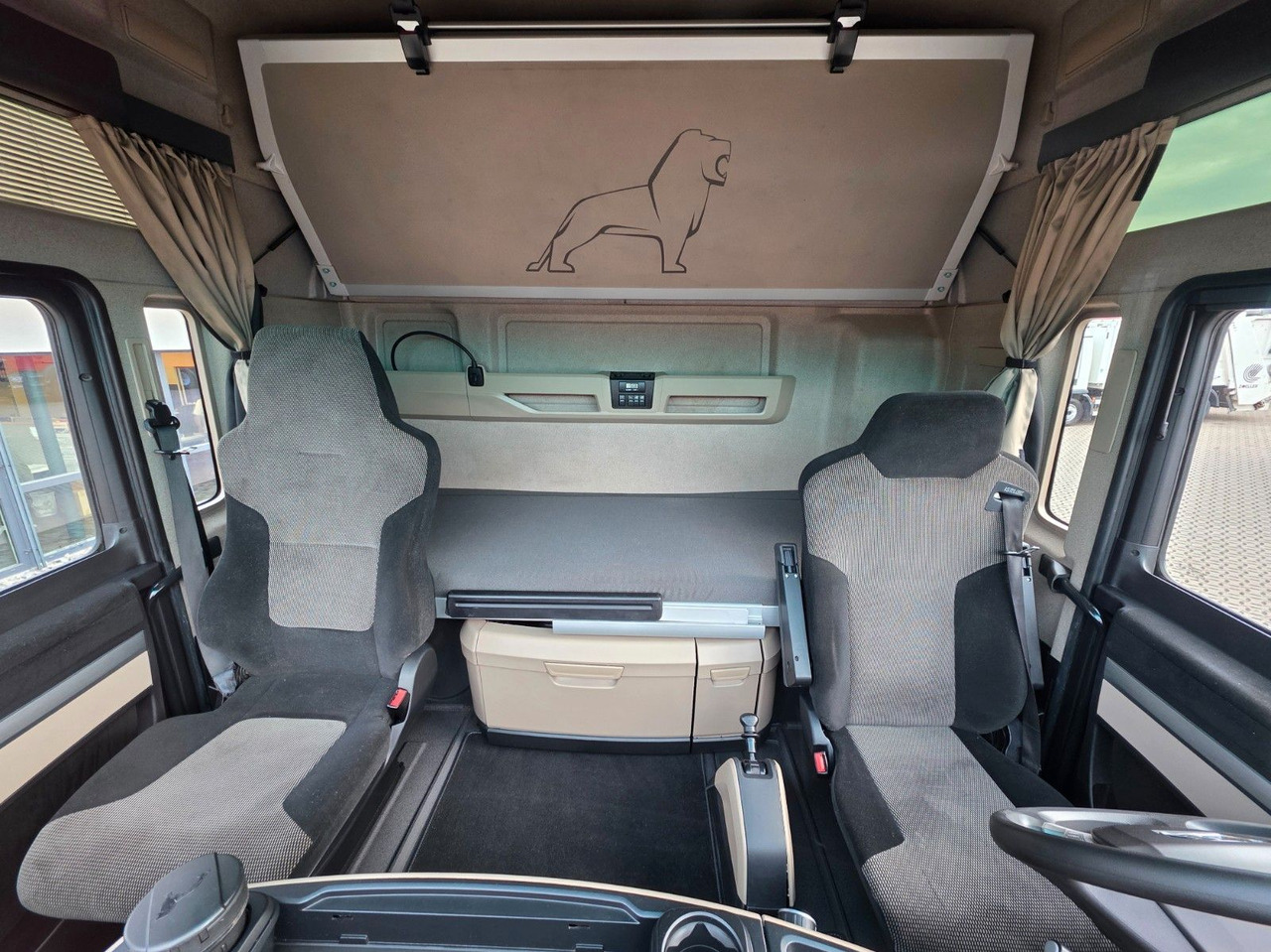 Tegljač MAN TGX 18.460 4X2 LLS-U / Retarder: slika Tegljač MAN TGX 18.460 4X2 LLS-U / Retarder