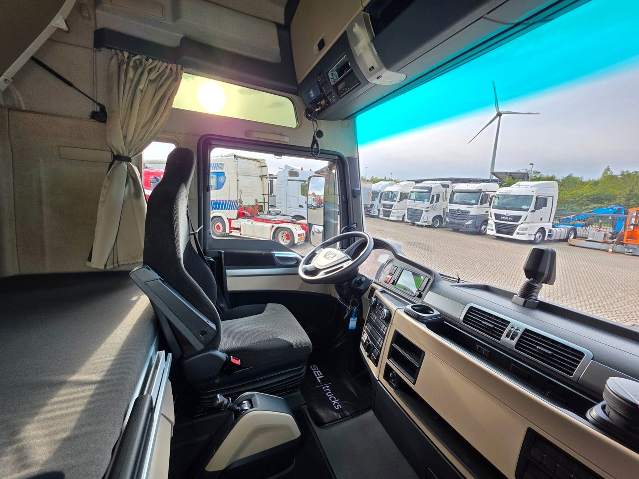 Tegljač MAN TGX 18.460 4X2 LLS-U / Retarder: slika Tegljač MAN TGX 18.460 4X2 LLS-U / Retarder