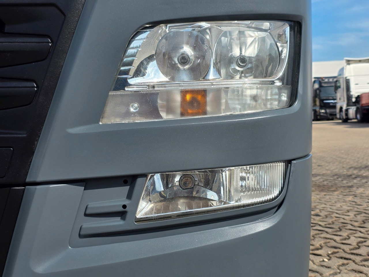 Tegljač MAN TGX 18.460 4X2 LLS-U / Retarder: slika Tegljač MAN TGX 18.460 4X2 LLS-U / Retarder