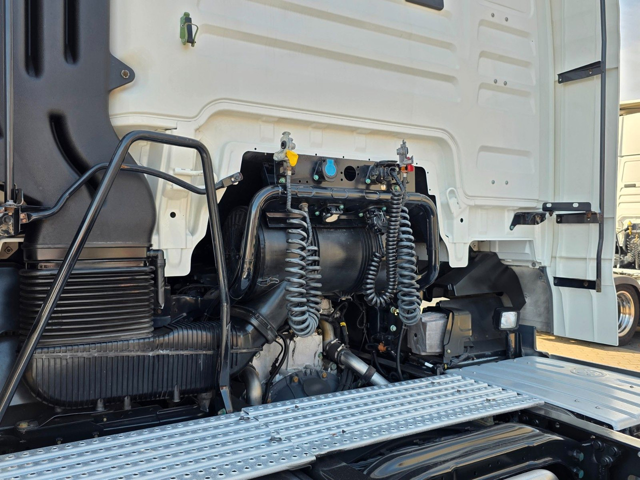 Tegljač MAN TGX 18.460 4X2 LLS-U / Retarder: slika Tegljač MAN TGX 18.460 4X2 LLS-U / Retarder