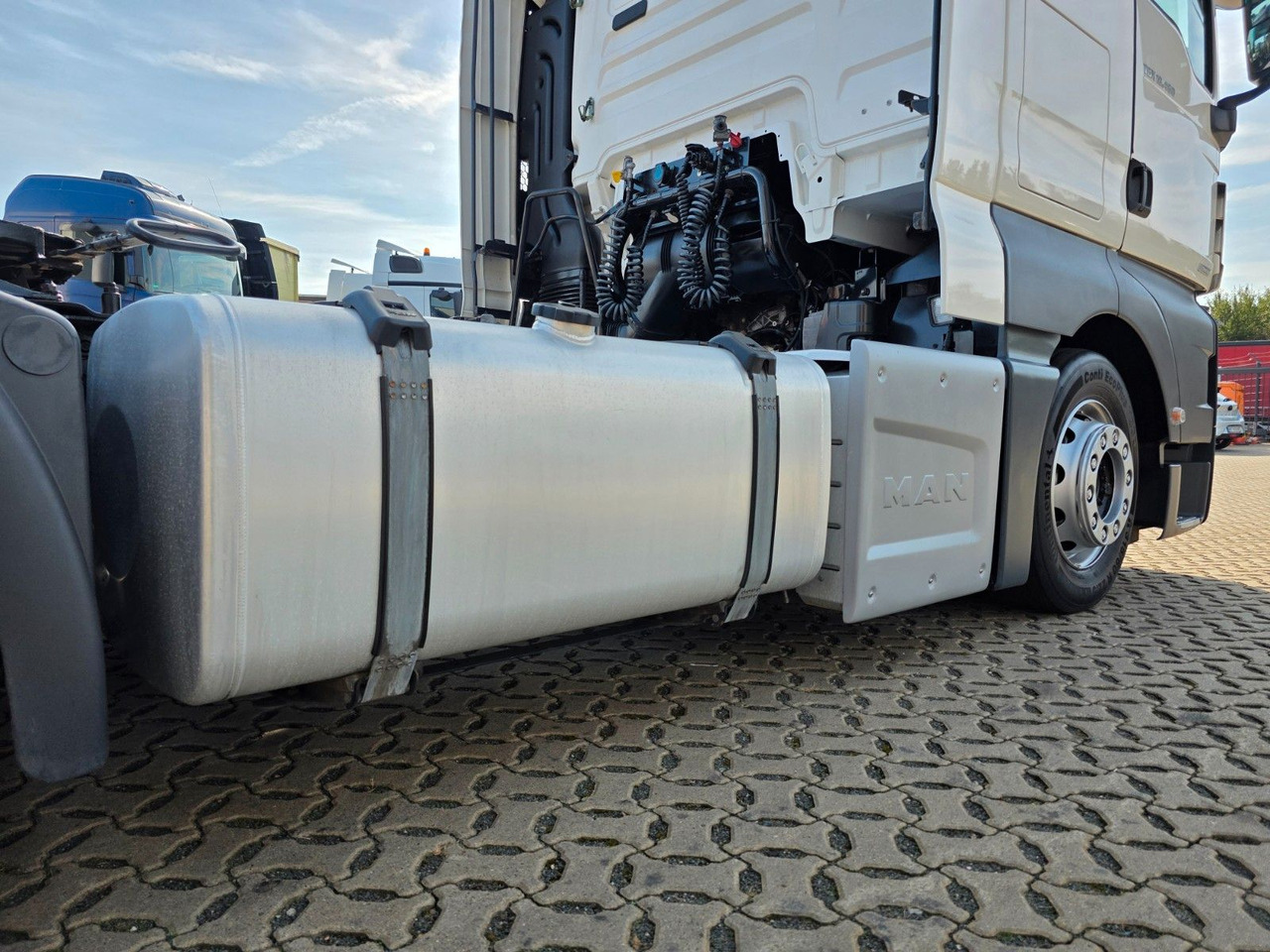 Tegljač MAN TGX 18.460 4X2 LLS-U / Retarder: slika Tegljač MAN TGX 18.460 4X2 LLS-U / Retarder