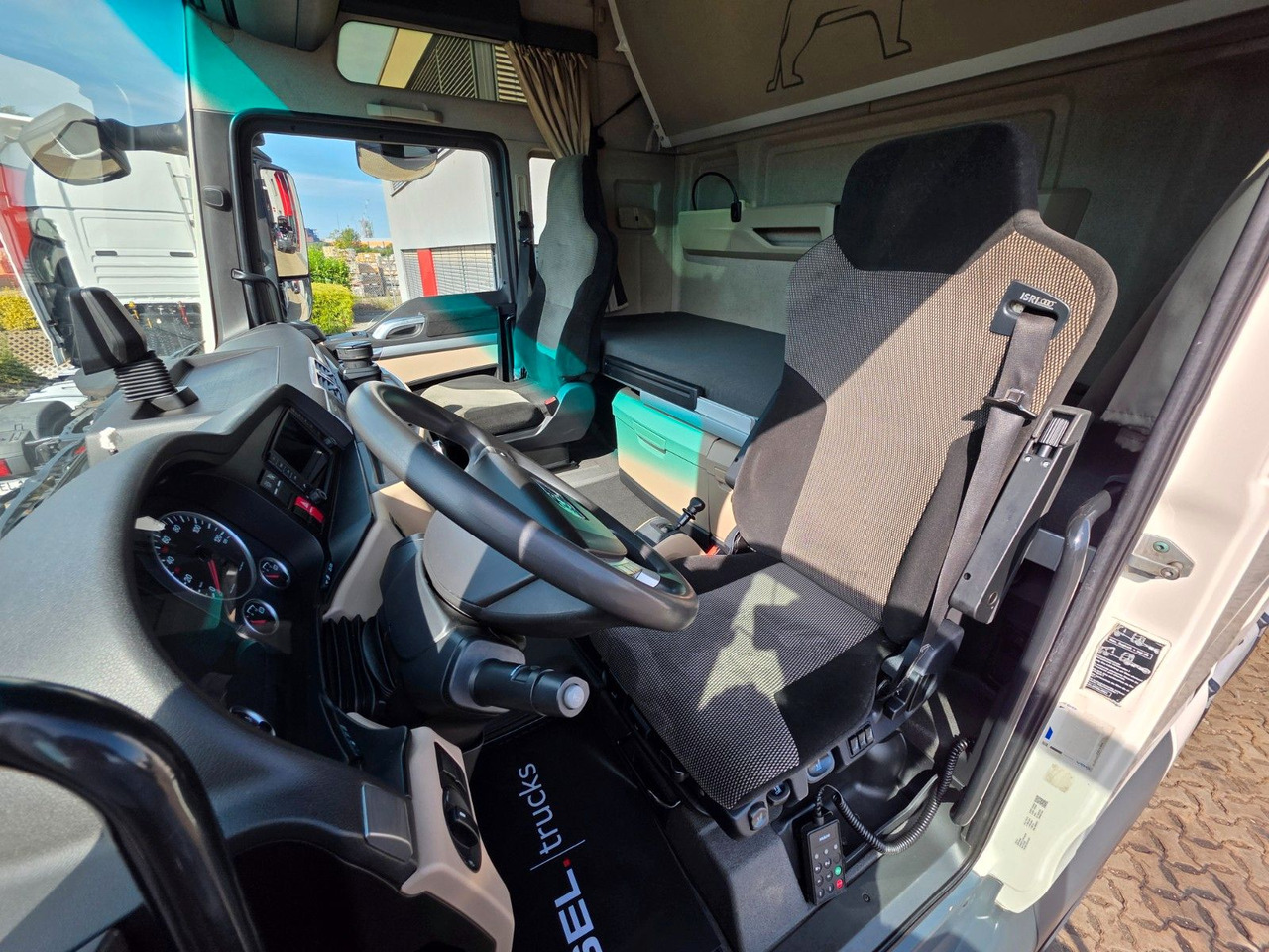 Tegljač MAN TGX 18.460 4X2 LLS-U / Retarder: slika Tegljač MAN TGX 18.460 4X2 LLS-U / Retarder