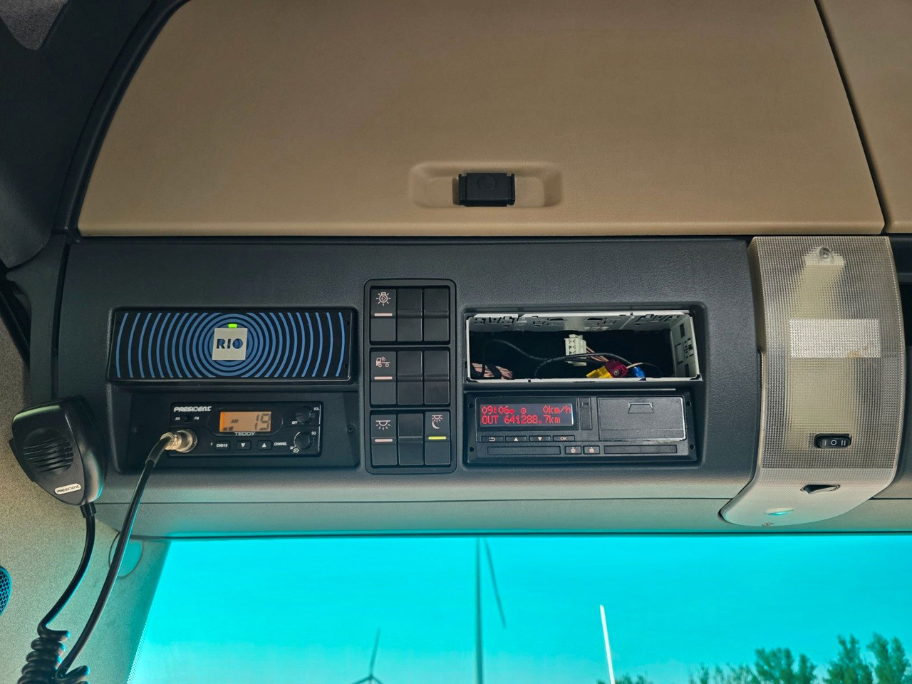 Tegljač MAN TGX 18.460 4X2 LLS-U / Retarder: slika Tegljač MAN TGX 18.460 4X2 LLS-U / Retarder