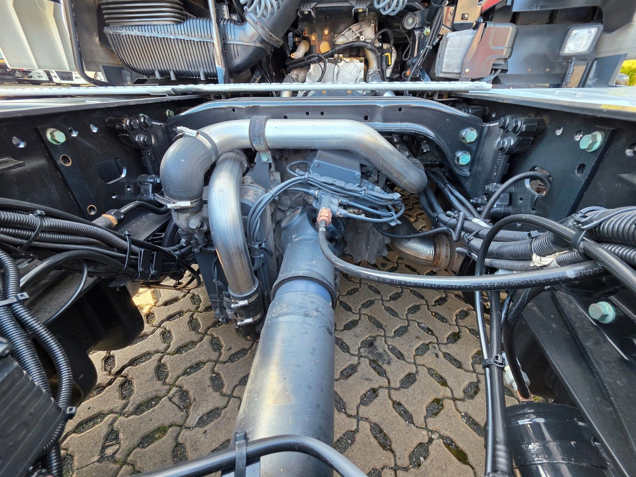 Tegljač MAN TGX 18.460 4X2 LLS-U / Retarder: slika Tegljač MAN TGX 18.460 4X2 LLS-U / Retarder