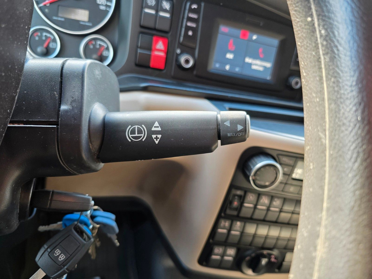 Tegljač MAN TGX 18.500 4x2 BLS / Retarder / 2 Tanks: slika Tegljač MAN TGX 18.500 4x2 BLS / Retarder / 2 Tanks Tegljač MAN TGX 18.500 4x2 BLS / Retarder / 2 Tanks: slika Tegljač MAN TGX 18.500 4x2 BLS / Retarder / 2 Tanks