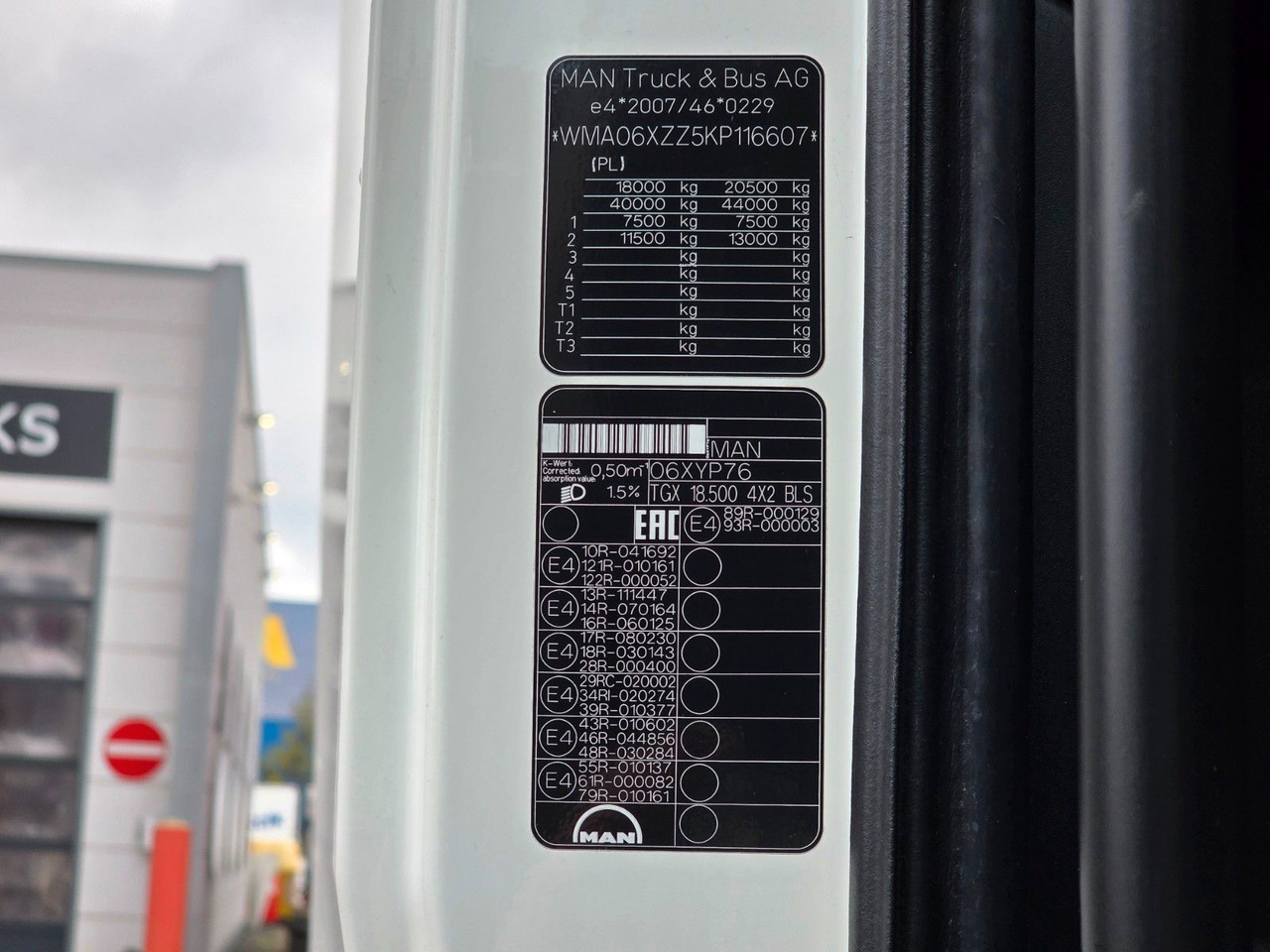 Tegljač MAN TGX 18.500 4x2 BLS / Retarder / 2 Tanks: slika Tegljač MAN TGX 18.500 4x2 BLS / Retarder / 2 Tanks Tegljač MAN TGX 18.500 4x2 BLS / Retarder / 2 Tanks: slika Tegljač MAN TGX 18.500 4x2 BLS / Retarder / 2 Tanks