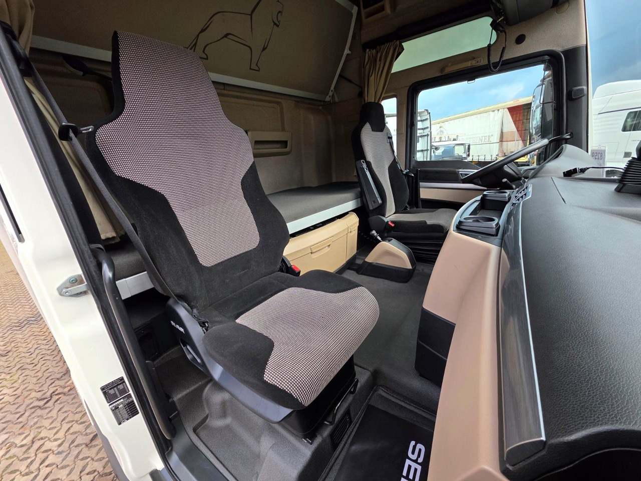 Tegljač MAN TGX 18.500 4x2 BLS / Retarder / 2 Tanks: slika Tegljač MAN TGX 18.500 4x2 BLS / Retarder / 2 Tanks Tegljač MAN TGX 18.500 4x2 BLS / Retarder / 2 Tanks: slika Tegljač MAN TGX 18.500 4x2 BLS / Retarder / 2 Tanks