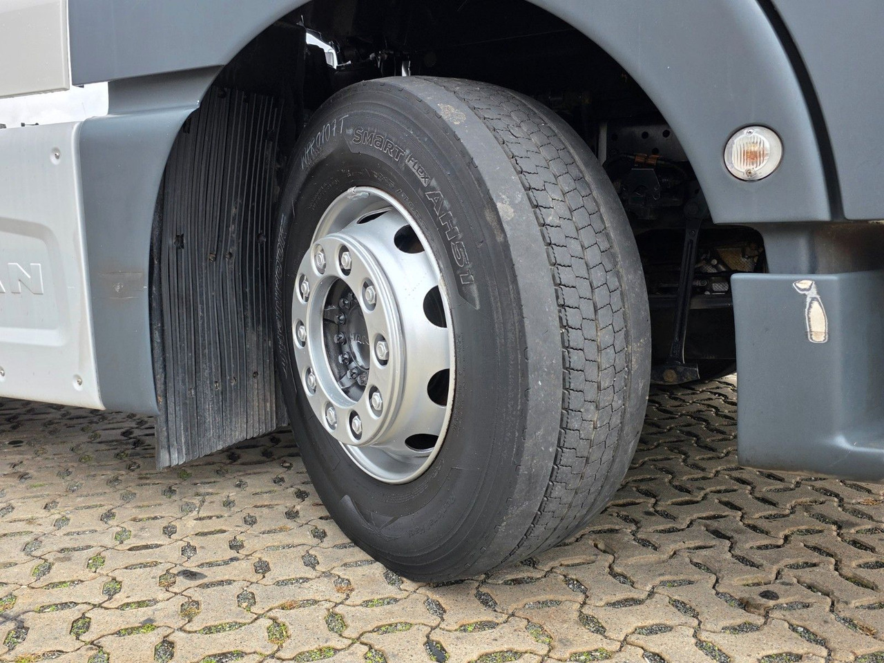 Tegljač MAN TGX 18.500 4x2 BLS / Retarder / 2 Tanks: slika Tegljač MAN TGX 18.500 4x2 BLS / Retarder / 2 Tanks Tegljač MAN TGX 18.500 4x2 BLS / Retarder / 2 Tanks: slika Tegljač MAN TGX 18.500 4x2 BLS / Retarder / 2 Tanks