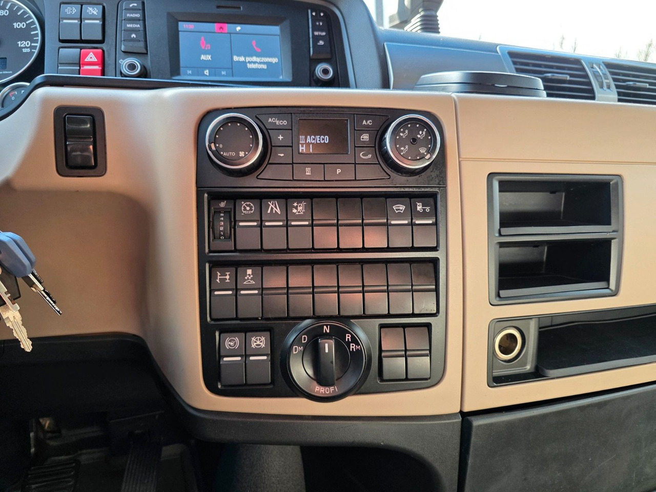 Tegljač MAN TGX 18.500 4x2 BLS / Retarder / 2 Tanks: slika Tegljač MAN TGX 18.500 4x2 BLS / Retarder / 2 Tanks Tegljač MAN TGX 18.500 4x2 BLS / Retarder / 2 Tanks: slika Tegljač MAN TGX 18.500 4x2 BLS / Retarder / 2 Tanks