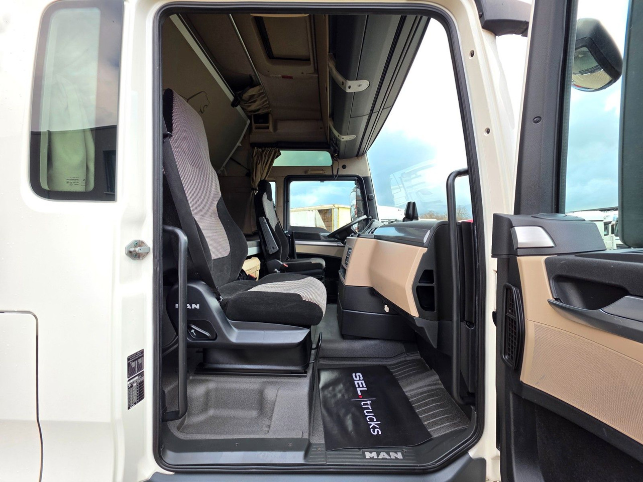 Tegljač MAN TGX 18.500 4x2 BLS / Retarder / 2 Tanks: slika Tegljač MAN TGX 18.500 4x2 BLS / Retarder / 2 Tanks Tegljač MAN TGX 18.500 4x2 BLS / Retarder / 2 Tanks: slika Tegljač MAN TGX 18.500 4x2 BLS / Retarder / 2 Tanks