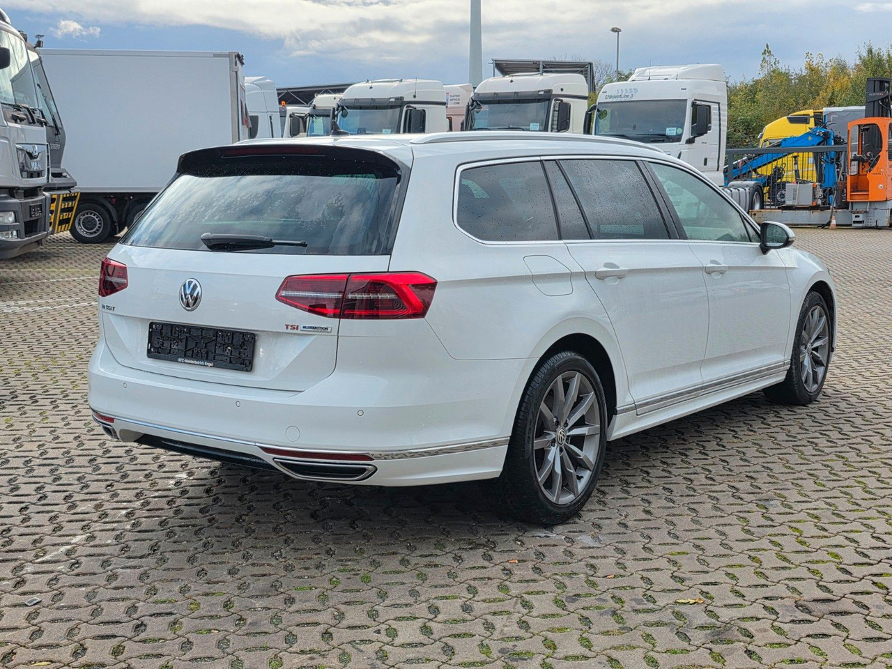 Volkswagen Passat Variant Highline BMT/Start-Stopp - Karavan: slika Volkswagen Passat Variant Highline BMT/Start-Stopp - Karavan Volkswagen Passat Variant Highline BMT/Start-Stopp - Karavan: slika Volkswagen Passat Variant Highline BMT/Start-Stopp - Karavan