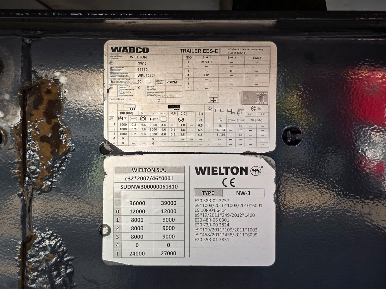 Kiper poluprikolica Wielton NW-3 / Liftachse: slika Kiper poluprikolica Wielton NW-3 / Liftachse