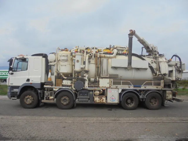 DAF CF 85.410 8X4 BLADGEVEERD - Vakum kamion: slika DAF CF 85.410 8X4 BLADGEVEERD - Vakum kamion DAF CF 85.410 8X4 BLADGEVEERD - Vakum kamion: slika DAF CF 85.410 8X4 BLADGEVEERD - Vakum kamion