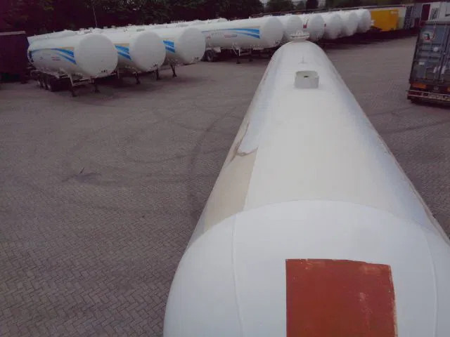Poluprikolica cisterna za prijevoz goriva Diversen Isisan 45M3 LPG -BUTANE: slika Poluprikolica cisterna za prijevoz goriva Diversen Isisan 45M3 LPG -BUTANE