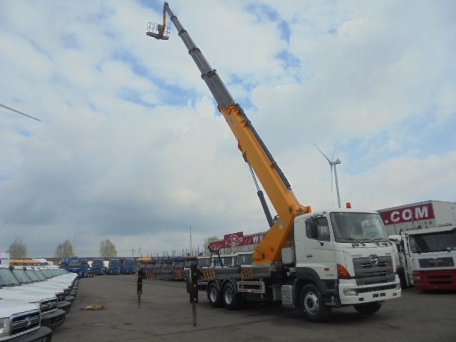 Hino 700 6X4 - Podizna platforma montirana na kamion: slika Hino 700 6X4 - Podizna platforma montirana na kamion Hino 700 6X4 - Podizna platforma montirana na kamion: slika Hino 700 6X4 - Podizna platforma montirana na kamion